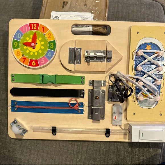 Montessori busy board - Picture 2 of 3